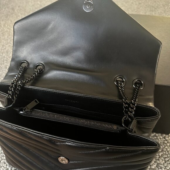 Saint Laurent Matelassé Leather Shoulder Bag (Black, Large) - Authentic - Picture 8 of 11